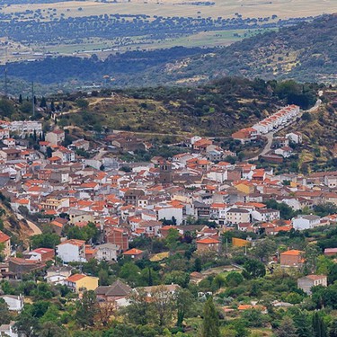 El precioso pueblo a una hora y media de Madrid que se llena de hogueras en noviembre para celebrar una fiesta ancestral