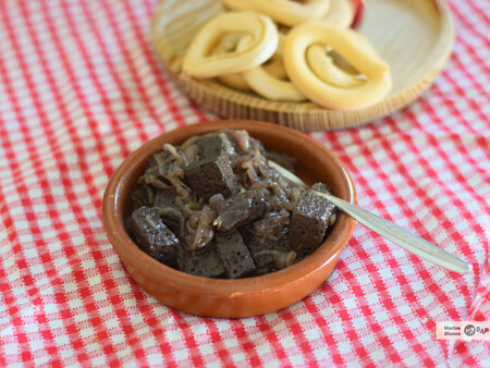 Sangre encebollada: receta fácil de casquería