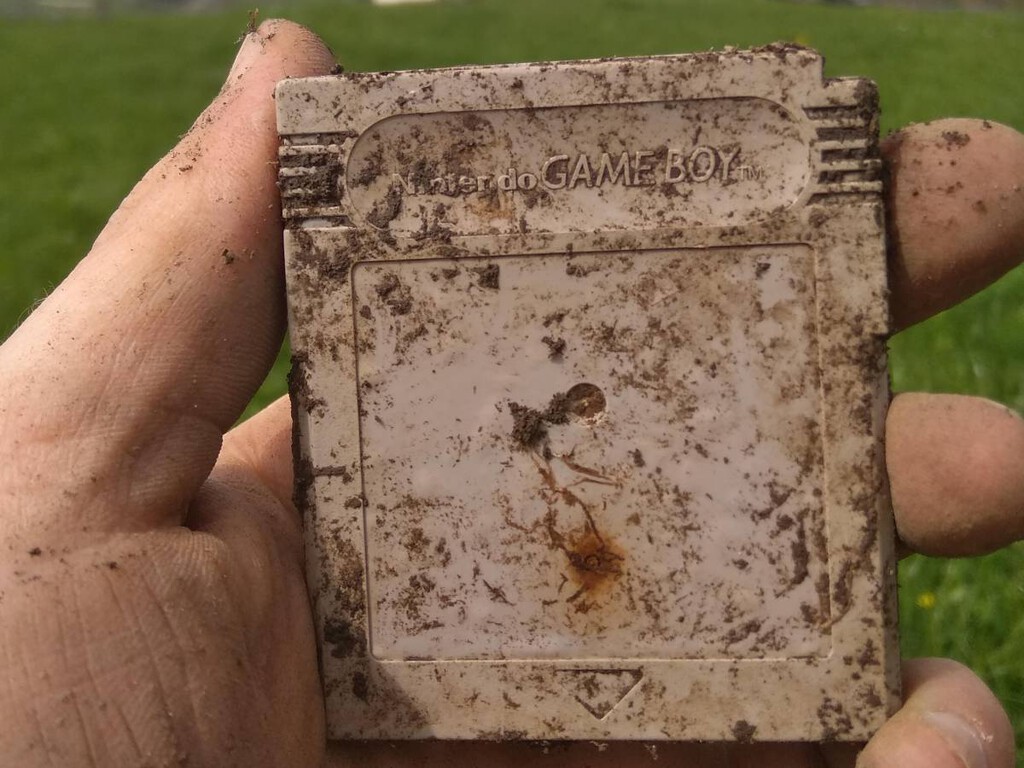 Este cazador de tesoros halló un cartucho de Game Boy sin nombre y gracias al internet pudo resolver el misterio . Noticias en tiempo real