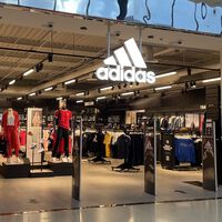 El outlet de Adidas liquida las zapatillas retrofuturistas más cómodas y elegantes para caminar horas con estilo sin cansar los pies