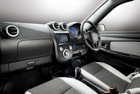 Mahindra e2o interior