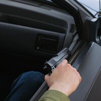 Cuando creas que has tenido un mal día, piensa en esta repartidora de Uber: le roban dos coches en cuestión de minutos y uno acaba siendo la escena de un 'crimen'