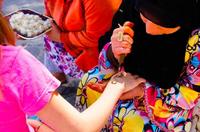 Niños y tatuajes temporales: atención a los tatuajes de henna negra