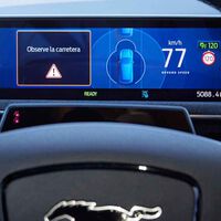 No, no puedes sentarte borracho al volante en un coche semiautónomo y esperar que conduzca por ti: una conductora lo hizo, mató a dos personas y le echa la culpa al coche