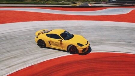 Porsche inaugura un Experience Center en Italia: diversión y lujo al puro estilo de Porsche