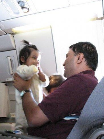 viajar-con-niños-avion