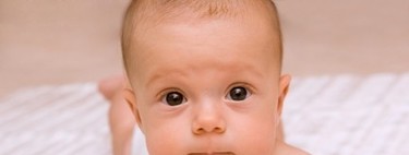 ¿Por qué no se debe lavar la ropa del bebé con suavizante?