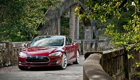 Tesla Model S rojo 85