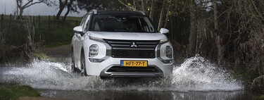 Probamos el Mitsubishi Outlander PHEV: un SUV cómodo y silencioso con vocación de coche familiar y una buena autonomía eléctrica