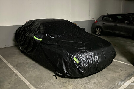 Funda Coche En Garaje