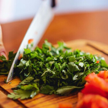 Cómo mantener el cilantro fresco más tiempo: el método que casi nadie conoce