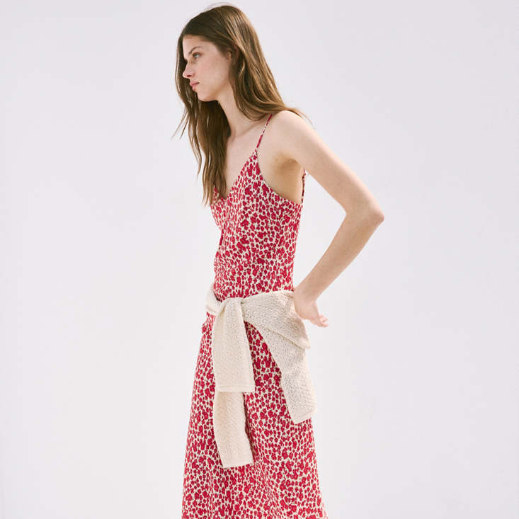 Vestido cuello pico estampado

