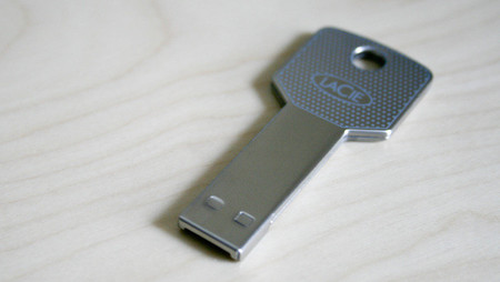 La mitad de las empresas reconoce perder memorias USB con información confidencial