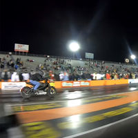 ¡No hay trampa! La moto eléctrica Harley-Davidson LiveWire de 105 CV le quita las pegatinas al Tesla Model 3 Performance de 462 CV