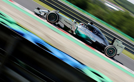 Lewis Hamilton se marca un pleno con el mejor tiempo en la tercera sesión libre