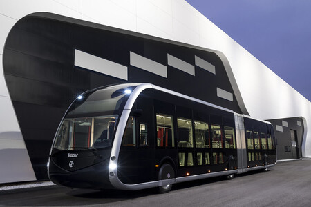 Zaragoza y sus 'tranvías sobre el asfalto': estos futuristas autobuses 100% eléctricos jubilarán a los diésel de forma definitiva