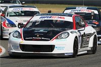 El Porsche Panamera S se estrena con pole y victoria en el Superstars Series