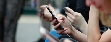¿Cuántas horas al día miras la pantalla del móvil? Según un estudio, los españoles están cerca de la media mundial