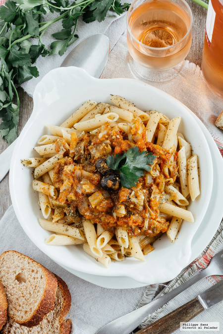 Pastas con salsa pesto, alcachofas y vino blanco. Receta de pasta
