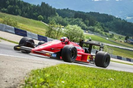 Sebastian Vettel y Gerhard Berger intercambian monoplazas