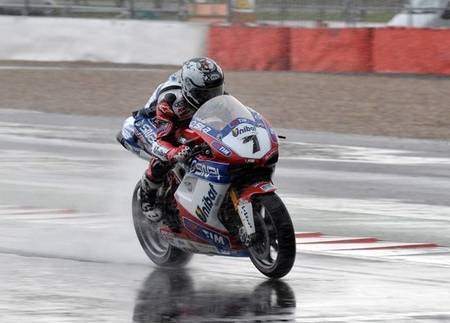SBK Gran Bretaña 2012: al límite del reglamento y de lo que la cordura permite
