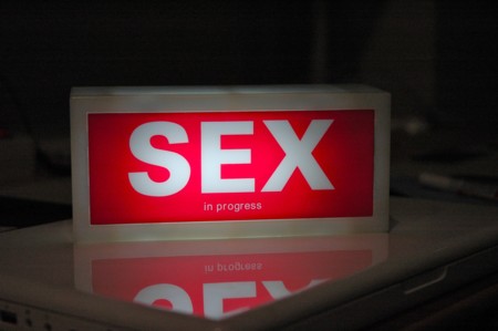 Más de una relación sexual semanal no te hace más feliz, pero menos, sí