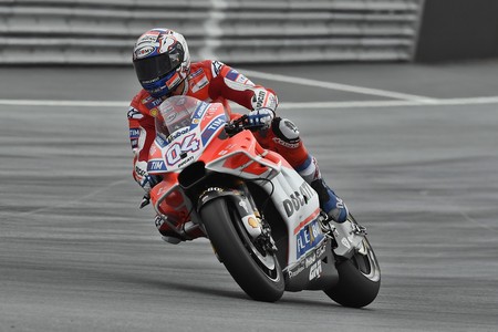 ¡Puro espectáculo! Andrea Dovizioso doblega a Marc Márquez en una lucha de titanes épica