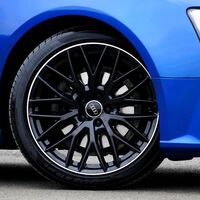 Más de un millón y medio de vehículos circulan con los neumáticos en muy mal estado, según el RACE