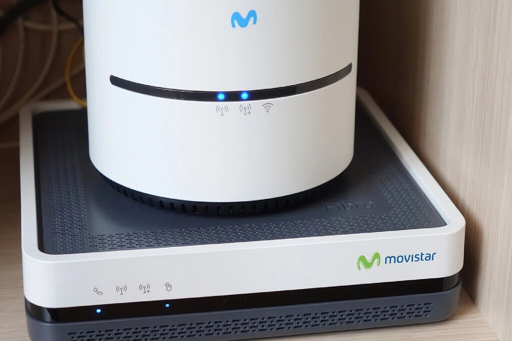 Actualizar tu router de Movistar puede traerte nuevas funciones: tres maneras de tener tu firmware a la última versión 