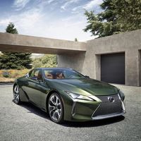 El nuevo Lexus LC 500h es el mismo coupé híbrido de 359 CV y 120.000 euros, pero ahora más dinamico y conectado