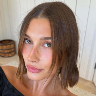 Cómo lucir pestañas de vértigo sin usar máscara. El truco mejor guardado de Hailey Bieber