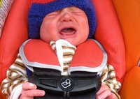 Viajar en coche con bebés: cuando no paran de protestar