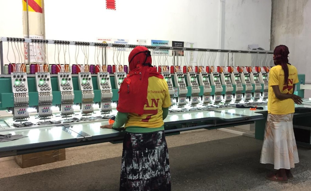 En dos décadas será más barato operar robots en fábricas en EEUU que