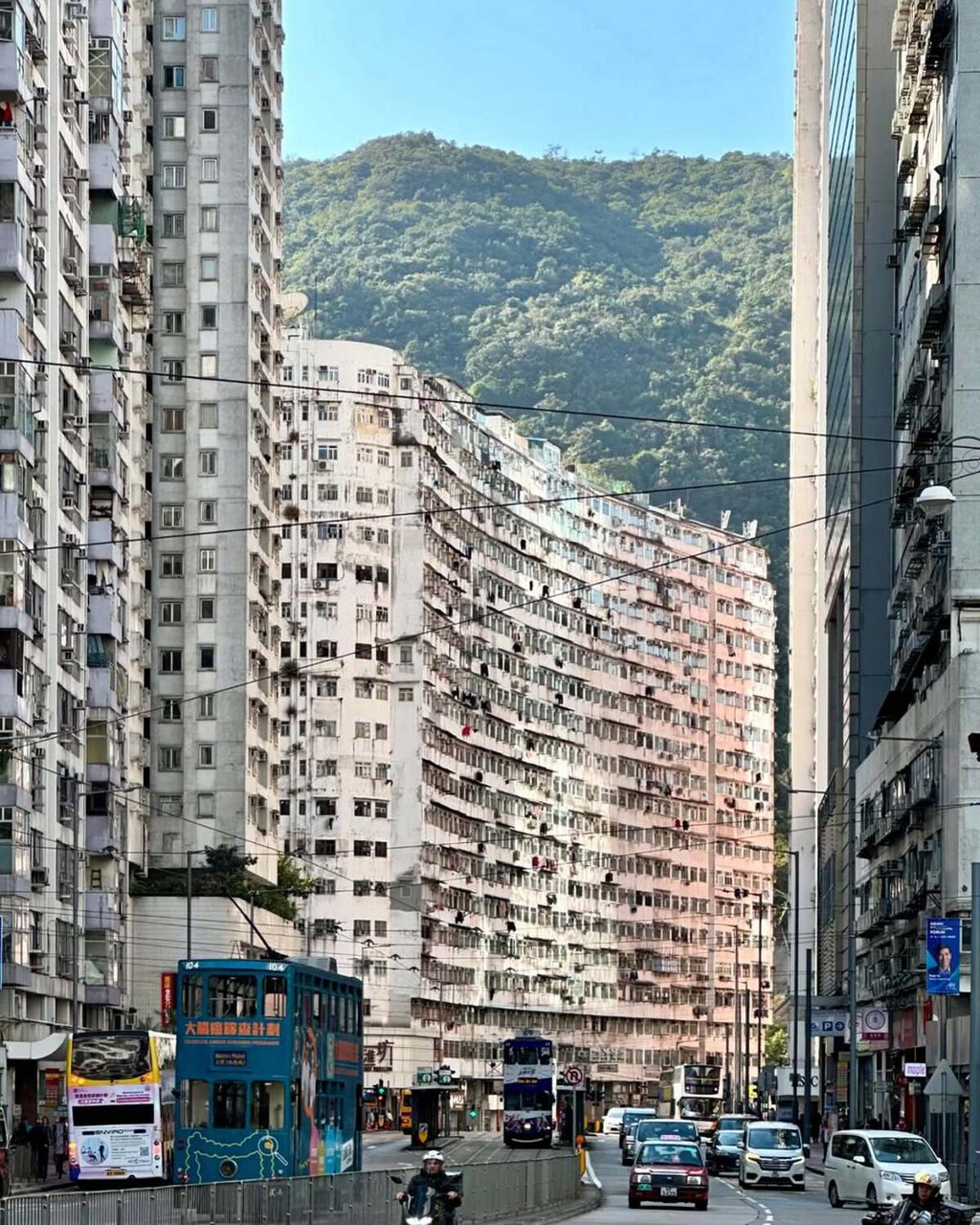 Una turista argentina viaja a Hong Kong y queda impactada con estos famosos bloques de edificios: 'Aquí viven 10.000 personas, es impresionante lo enorme que es'