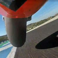 Así de estresante e hipnótico es ser una rueda delantera, una cadena o un amortiguador de MotoGP