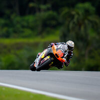 Jake Dixon arrasa en Sepang y Diogo Moreira es el nuevo líder de Moto2 tras una caída de Manu González 