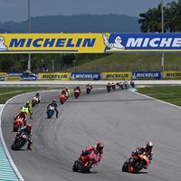 "Esto no es correcto". Ha vuelto a pasar. Se ha corrido una carrera de MotoGP mientras un piloto luchaba por su vida 