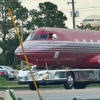 En otra vida fue el jet privado de Elvis Presley, ahora es la autocaravana más surrealista que te puedes encontrar por la calle
