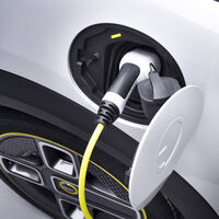 Alemania rebaja su objetivo de coches eléctricos en circulación para 2030: quiere incluir los híbridos enchufables en el cómputo