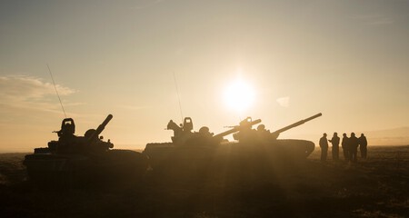 Tanques Al Atardecer