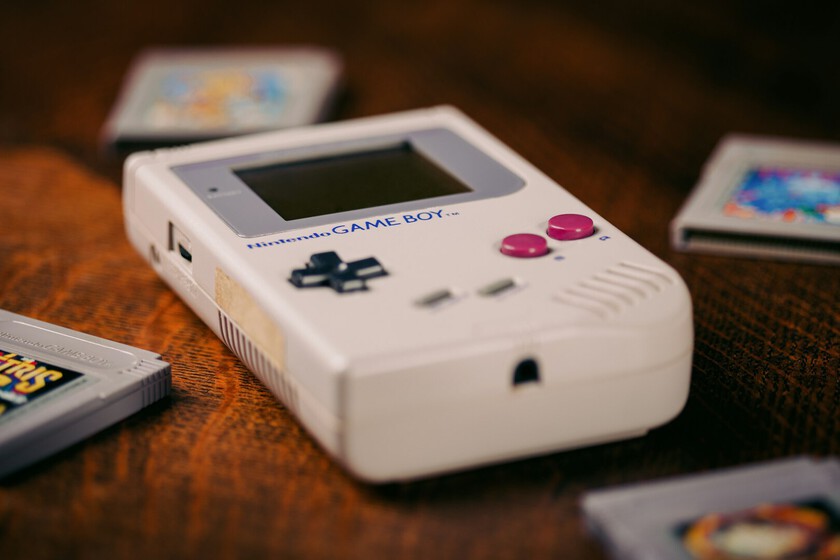 Hay un rincón en xtralife lleno de consolas portátiles retro reacondicionadas: allí está la Game Boy original, varias PSP y más