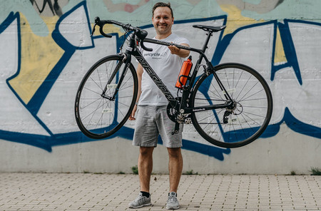 La bicicleta eléctrica más ligera del mundo pesa menos de 7 kg y utiliza un motor de helicóptero por radiocontrol