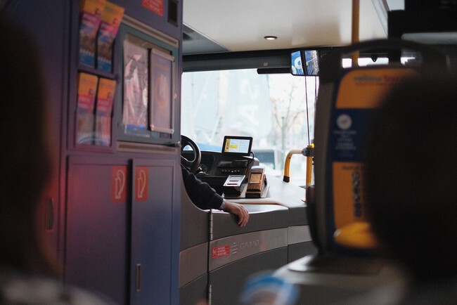 El TSJ de Madrid dicta que el tiempo para cambiarse el uniforme de un conductor de autobús no es jornada laboral