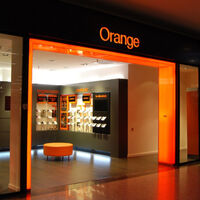 Orange ha comenzado a regalar una baliza V16 homologada que cumple con la nueva normativa de la DGT