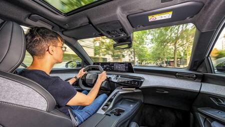 Um ruído na parte dianteira ou uma vibração no volante podem ajudar a detectar o problema antes que ele piore. © DR