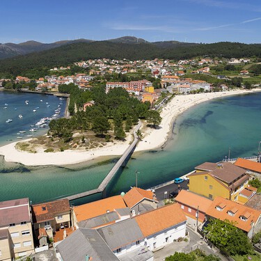 El pueblo pesquero de Galicia que ha escapado al turismo: un Conjunto Histórico-Artístico con casas tradicionales y playas vírgenes 