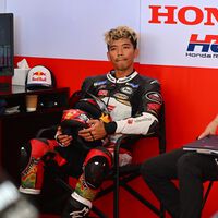 Algunos creían que el nuevo fichaje de Honda en MotoGP acabaría doblado y sin superar el 105%, pero está siendo toda una sorpresa