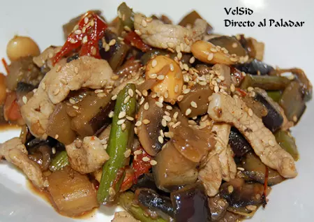 Lomo con almendras y vegetales
