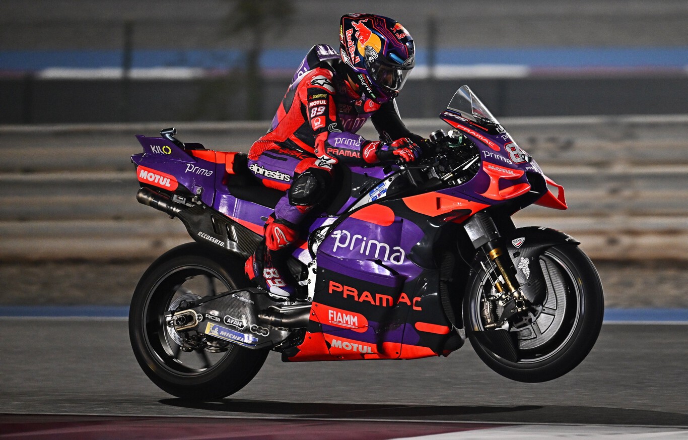 Jorge Martín le birla la pole a Aprilia en el estreno de Catar y Marc Márquez cumple