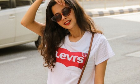 La camiseta de manga corta más vendida en Amazon es esta de Levi's y la tenemos hoy rebajadísima